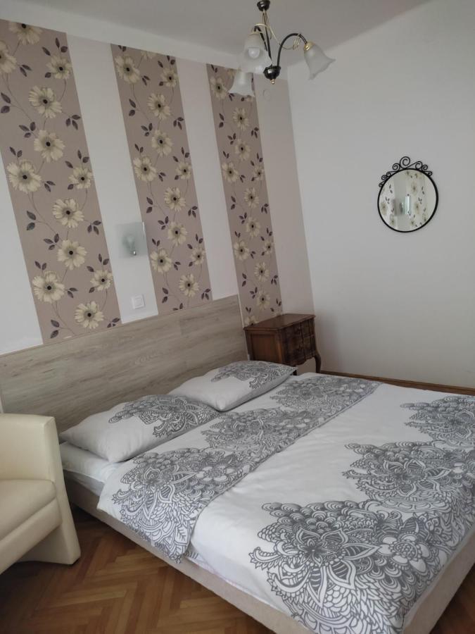 Ildiko Apartman ไฮจ์ดุสโซบอสโล ภายนอก รูปภาพ