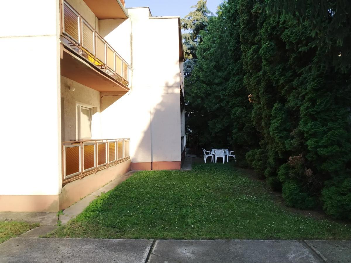 Ildiko Apartman ไฮจ์ดุสโซบอสโล ภายนอก รูปภาพ
